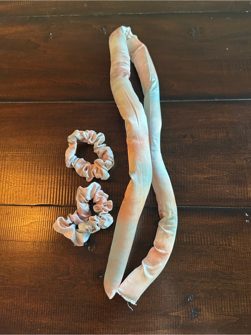 Kitsch Pastel Tie-Dye Heatless Curls and Scrunchie Set - Pink, Blue, Peach